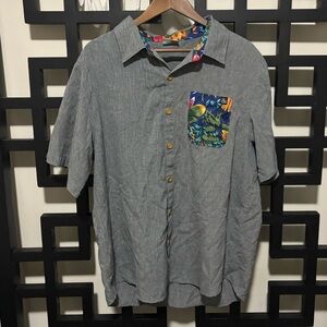 Dakine Men's Gray Short-Sleeve Shirt with Tropical Pocket